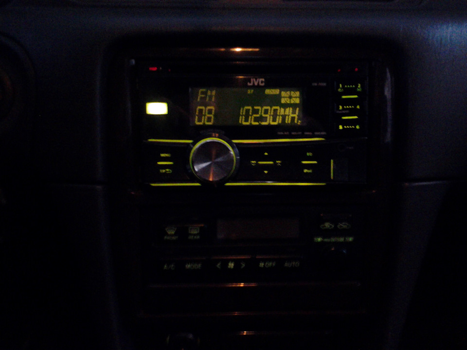 Зміна магнітоли на JVC KW-R500 3