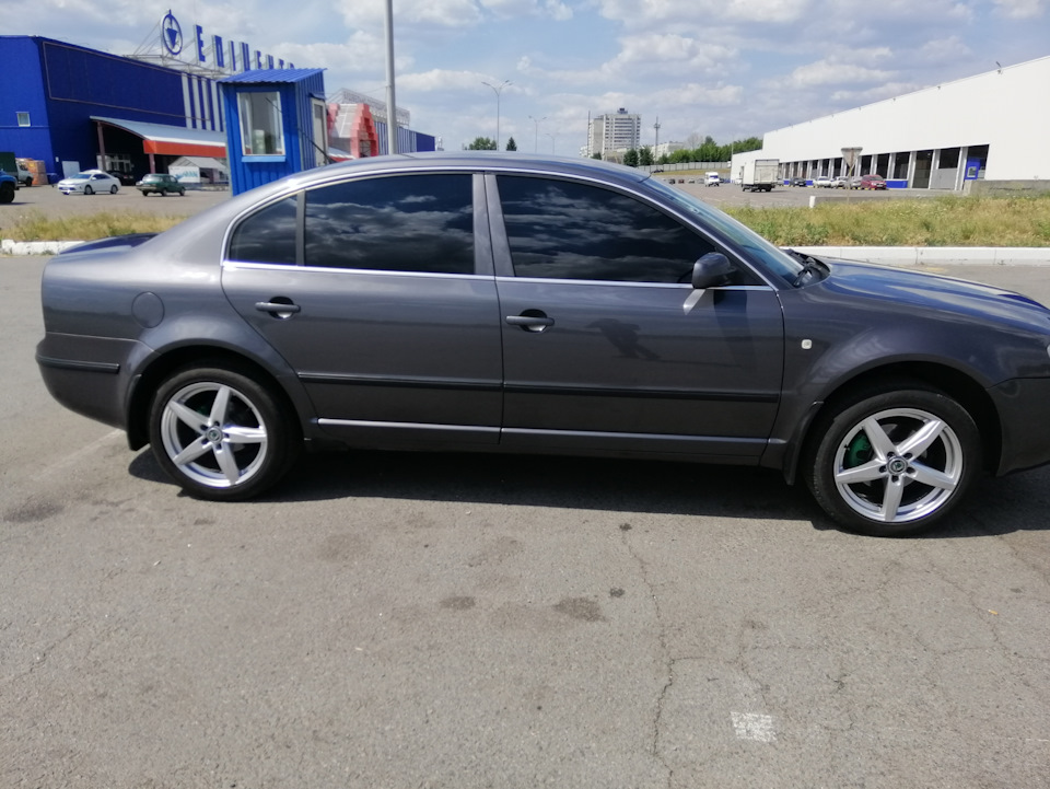 Трохи порівняння : Toyota Camry & Skoda Superb 3