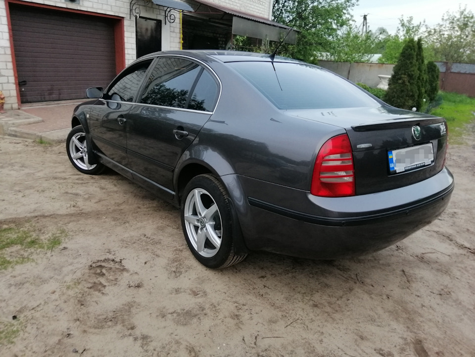 Трохи порівняння : Toyota Camry & Skoda Superb 2