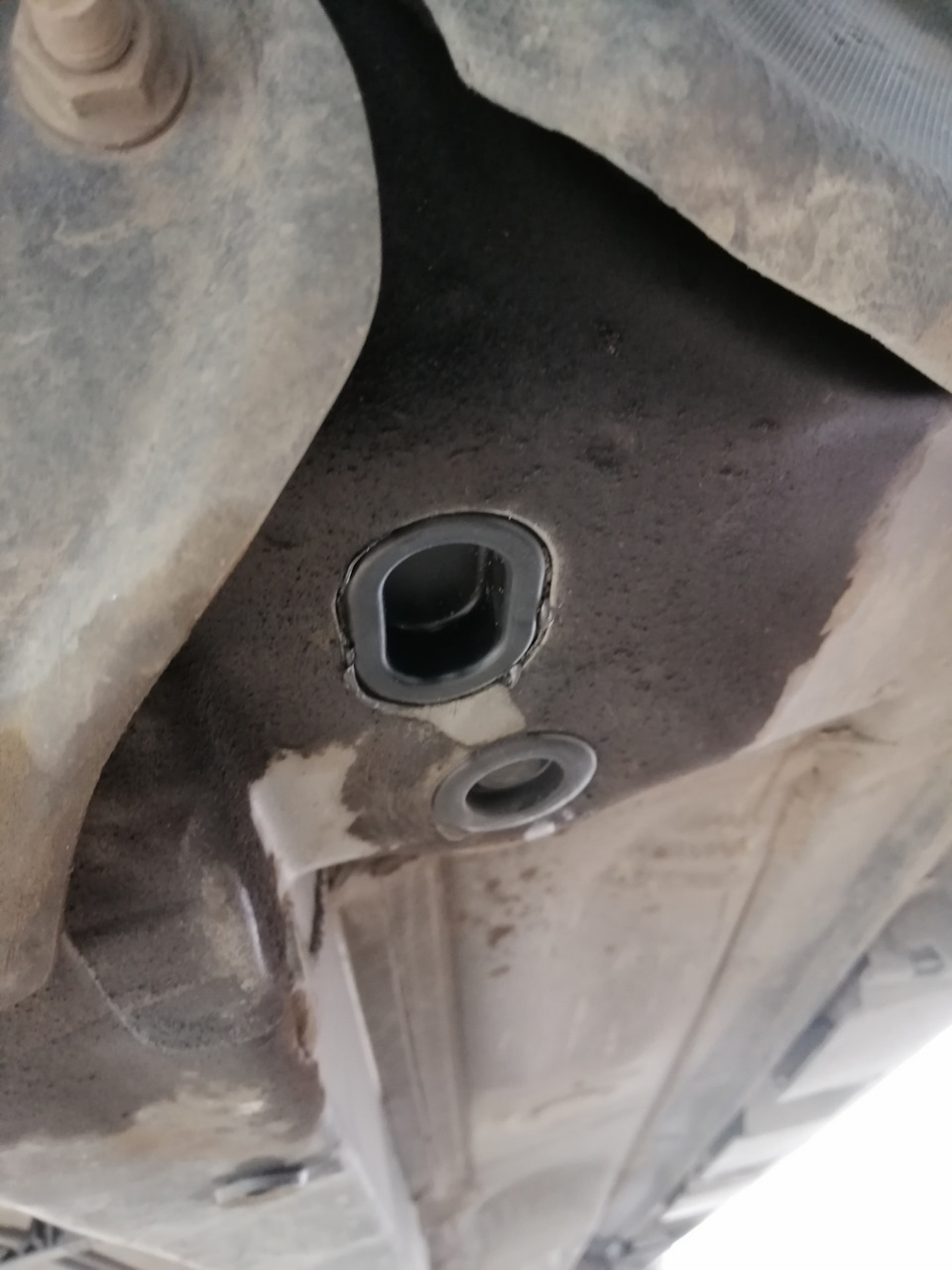 Заглушки : У Дніщі: Toyota Camry. 4