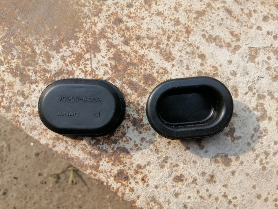 Заглушки : У Дніщі: Toyota Camry. 2