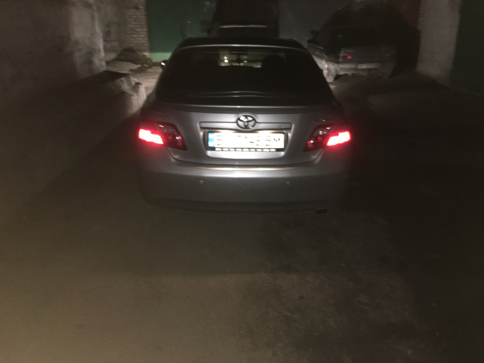 Заміна лампочок у габаритах та підсвічуванні номера 4