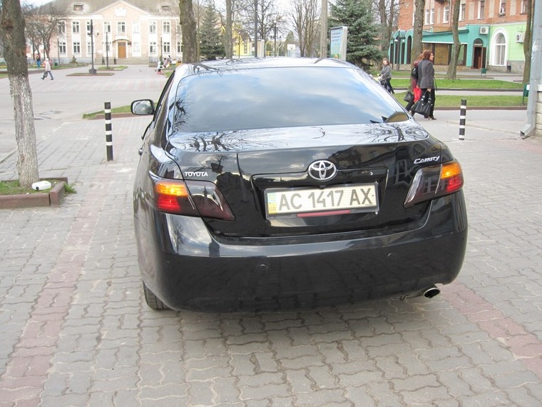 Продам свої задні чорні ліхтарі на Камрі 40 3