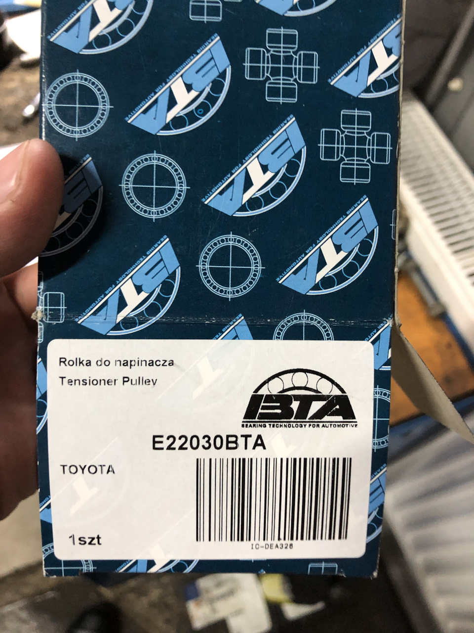 Заміна ролика натягувача ременя та усунення запотівання клапана VVT-I 4