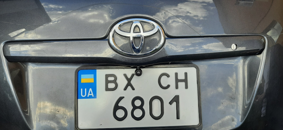 Встановив камеру заднього виду. 2