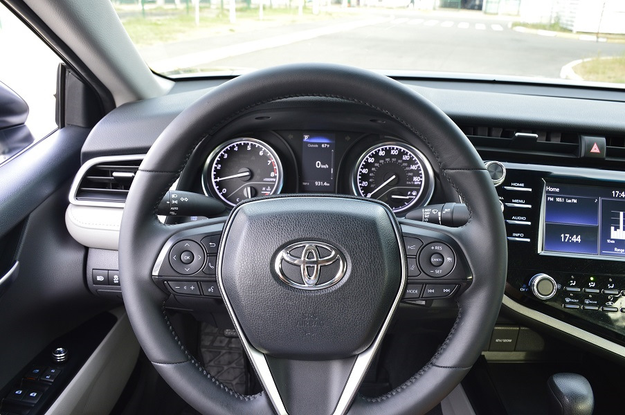 Перетяжка салону Toyota Camry XV70 1
