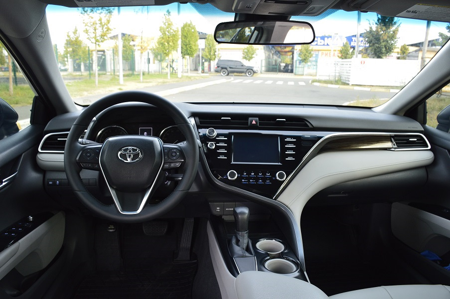 Перетяжка салону Toyota Camry XV70 4