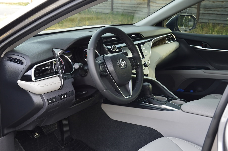 Перетяжка салону Toyota Camry XV70 2