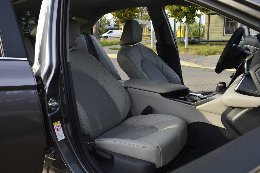 Перетяжка салону Toyota Camry XV70 5