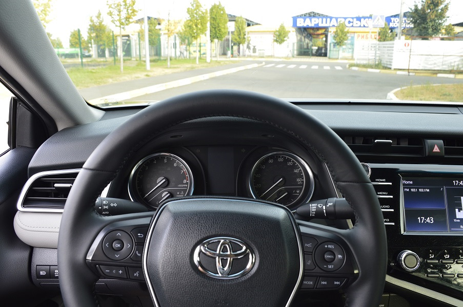Перетяжка салону Toyota Camry XV70 3