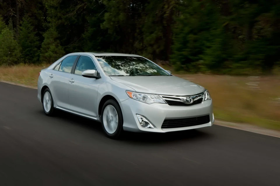 Нова Camry 2012, незвична)
