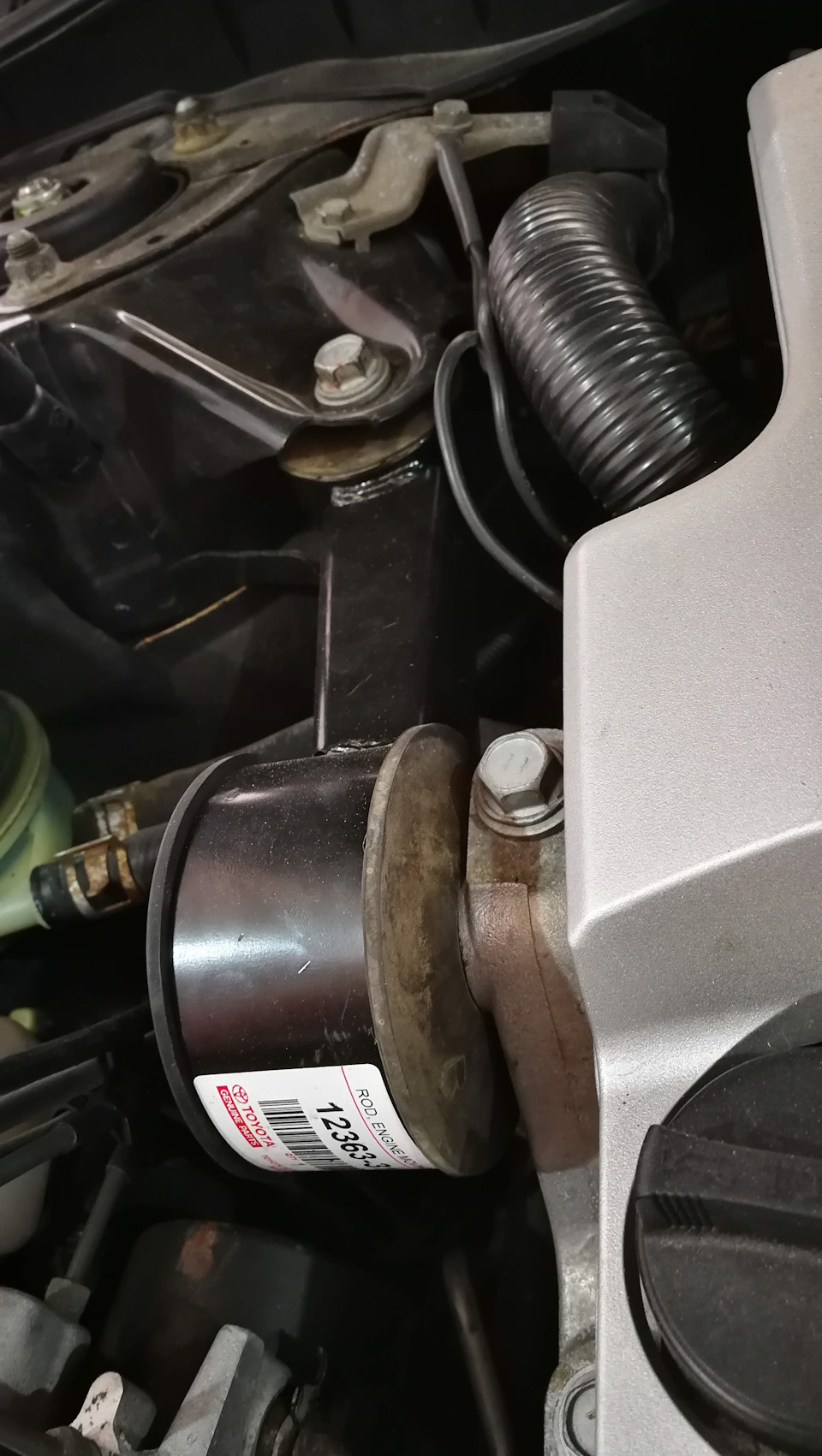 Заміна подушки двигуна, права верхня Toyota Camry 40 2