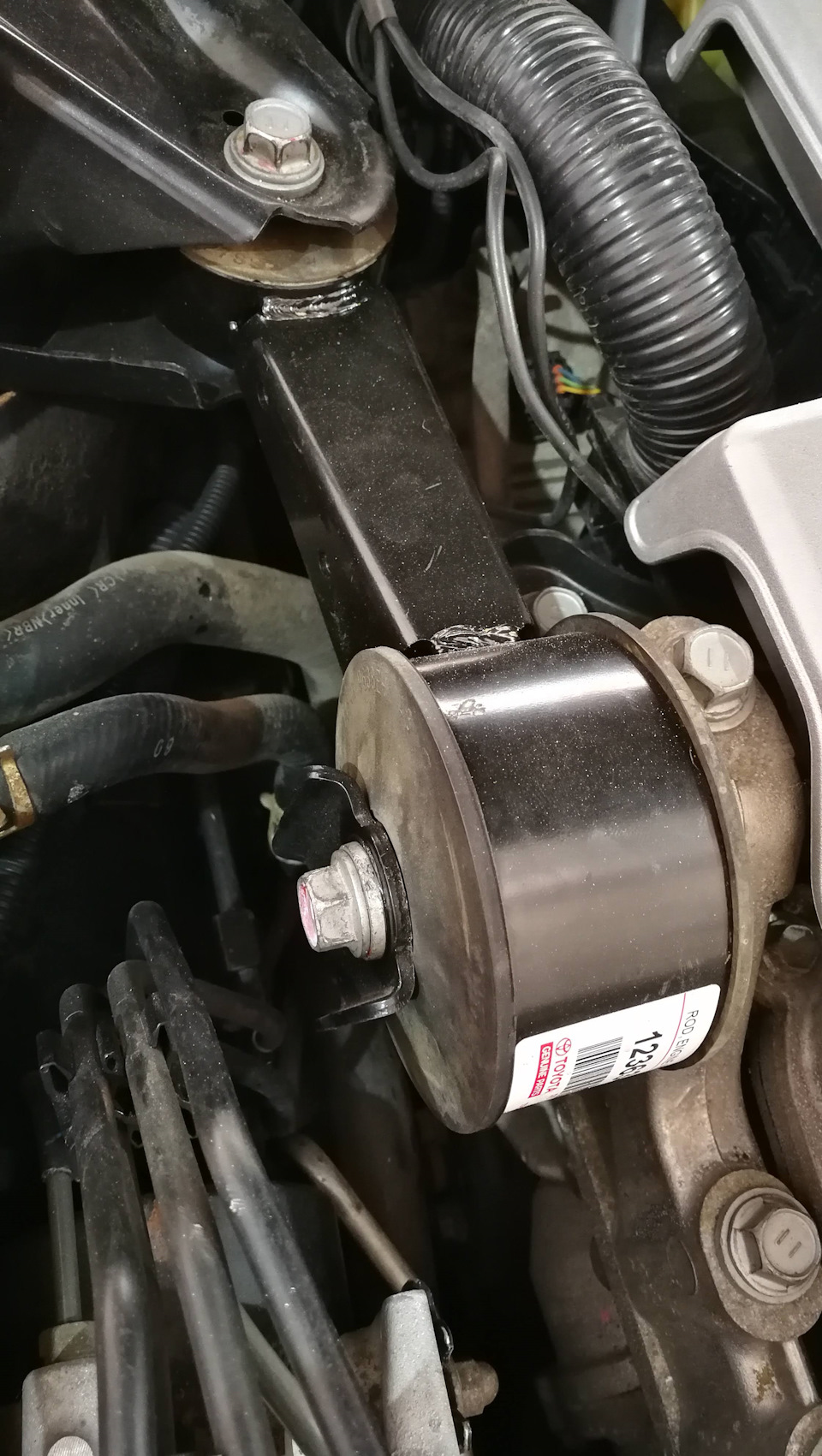 Заміна подушки двигуна, права верхня Toyota Camry 40 1