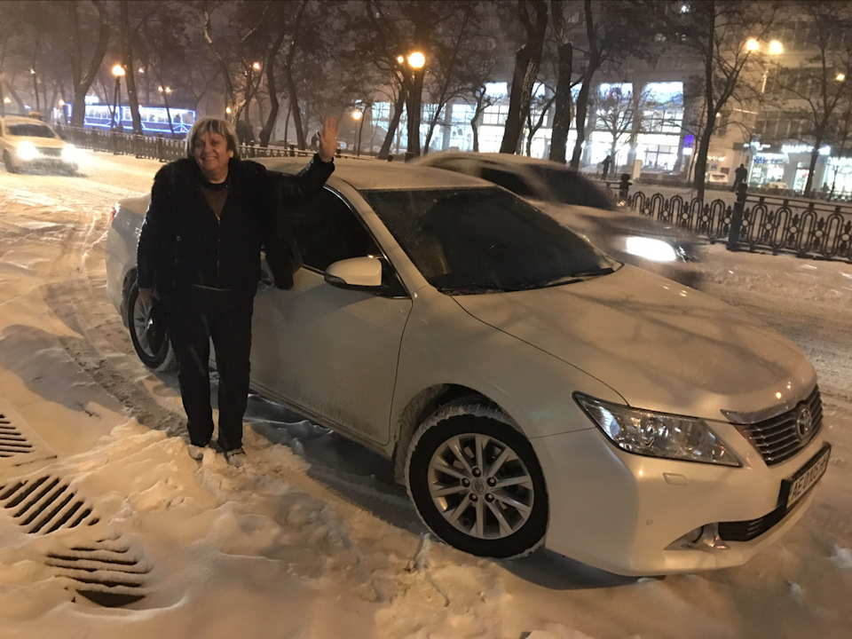 Зі святом! У Дніпрі повалив сніг! 1