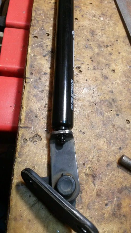 Газові упори Weber (не дорогі) + дрібна переробка. 4