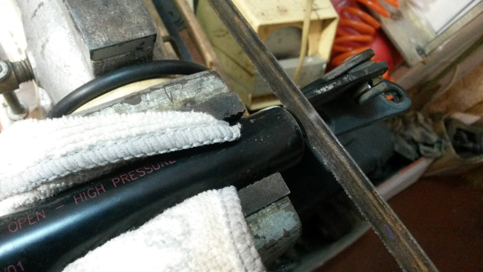 Газові упори Weber (не дорогі) + дрібна переробка. 1