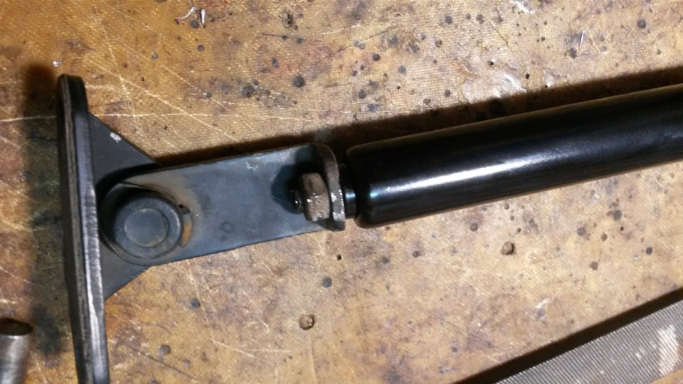 Газові упори Weber (не дорогі) + дрібна переробка. 5