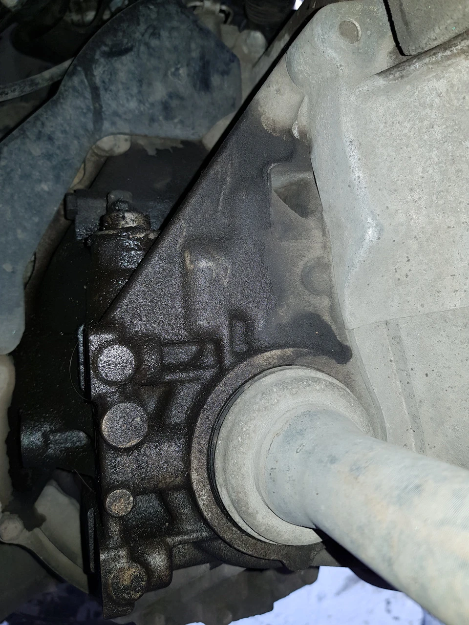 Camry 40 2.4 Потіє АКПП у верхній частині ззаду 9671124018