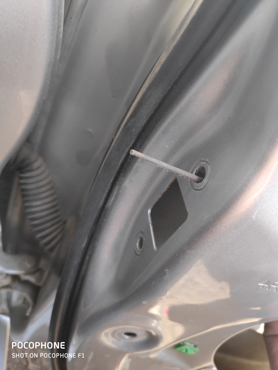 Camry 40 Обмежувач передніх дверей VAG 5J0837249C 4