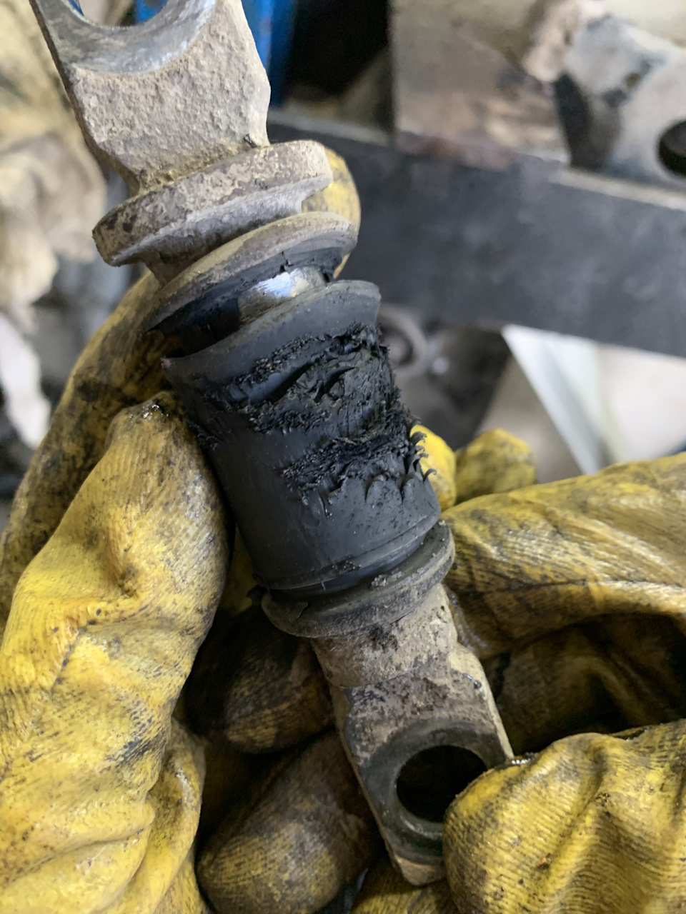 Camry 40 заміна сайлентблоків передніх важелів Daihatsu 4865587401 3