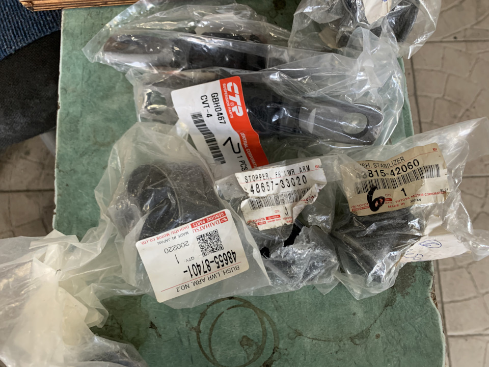 Camry 40 заміна сайлентблоків передніх важелів Daihatsu 4865587401 2