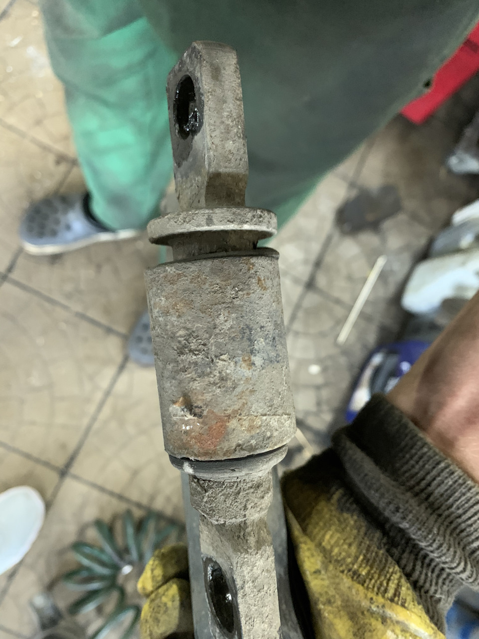 Camry 40 заміна сайлентблоків передніх важелів Daihatsu 4865587401 4