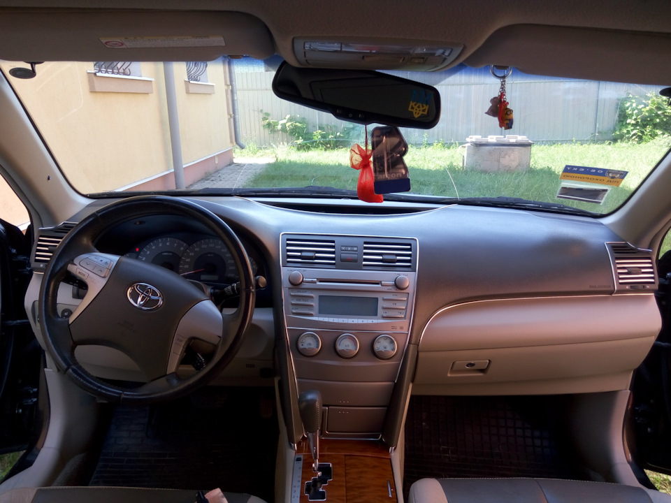 Хром на чорній Camry це симпатично і не зайве 4