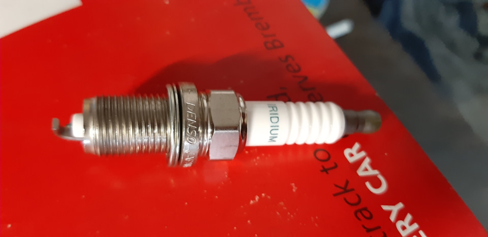 Заміна свічок Denso SK20R11 2