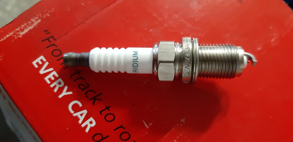 Заміна свічок Denso SK20R11 5