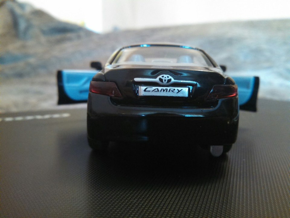 Масштабна модель Toyota Camry 1:32 2