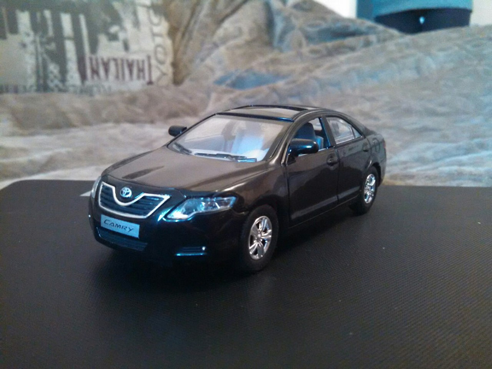 Масштабна модель Toyota Camry 1:32 1