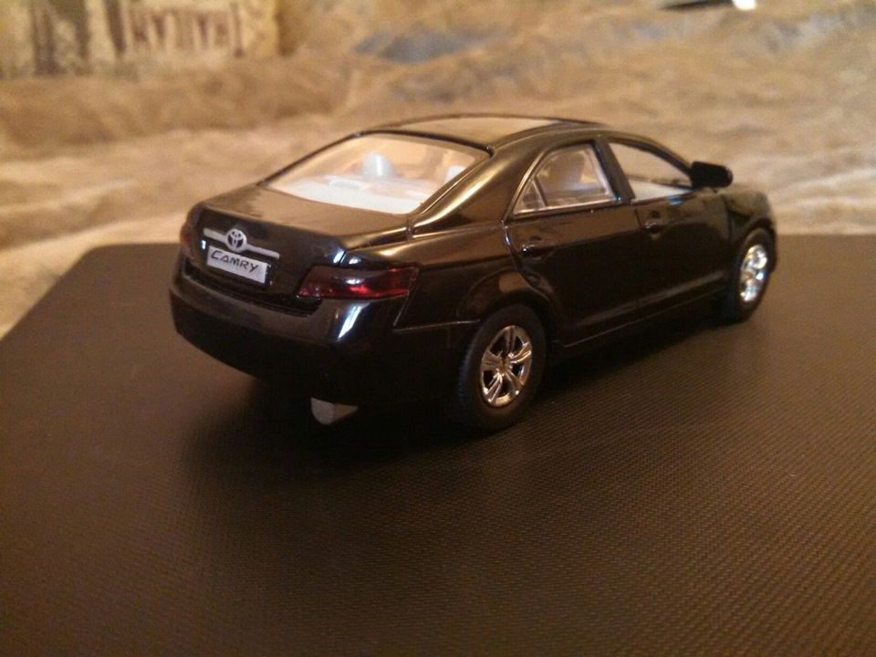Масштабна модель Toyota Camry 1:32 4