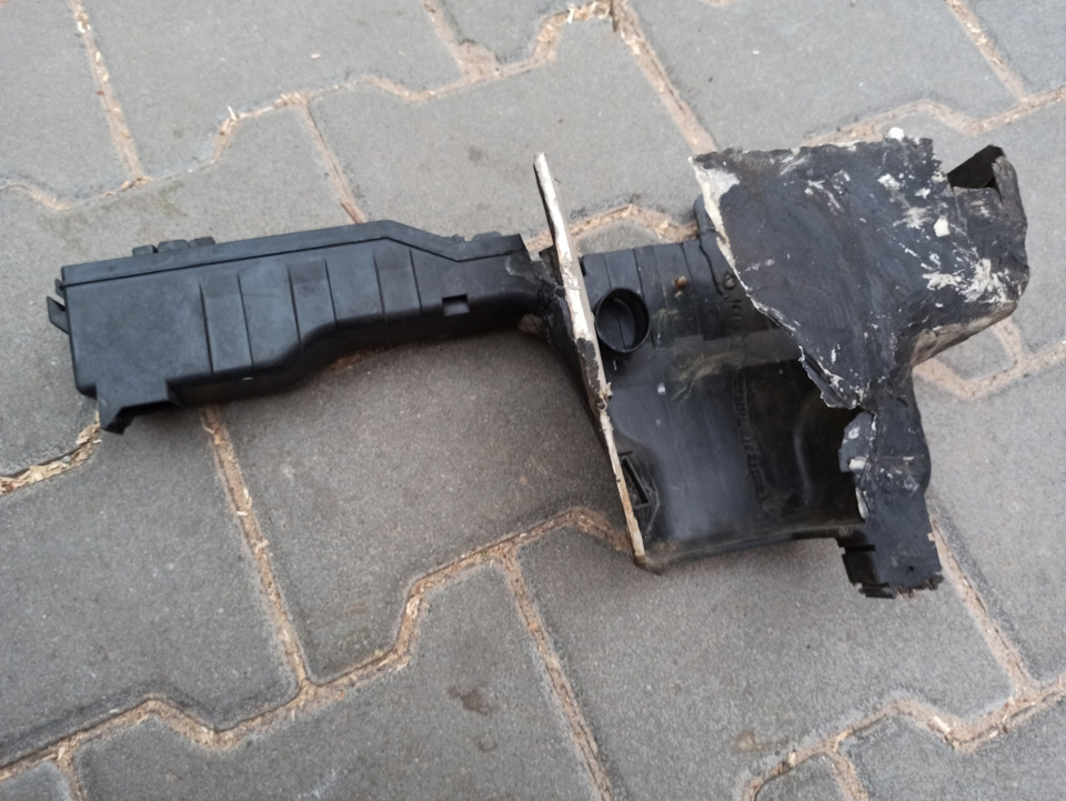 Заміна корпусу блоку запобіжників 2
