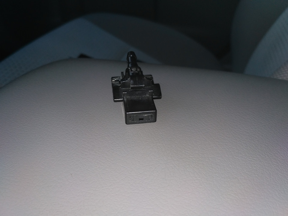 Форсунка омивача скла для Camry 50 USA (підходить і для європейки) 5