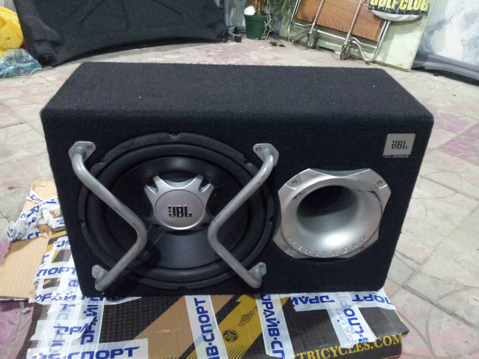Сабвуфер JBL перший у цьому авто 1