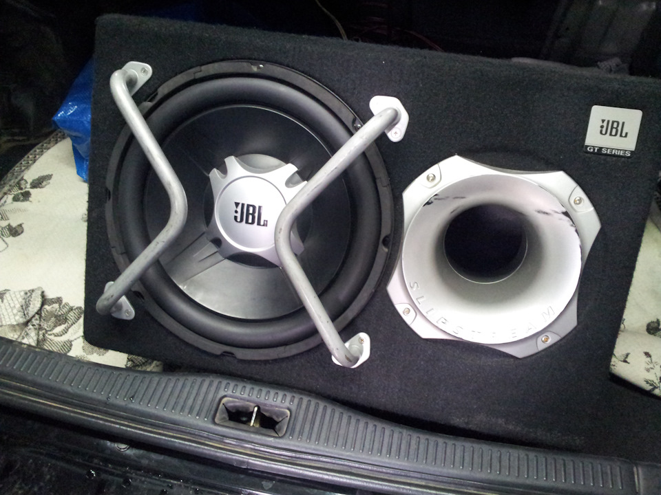 Сабвуфер JBL перший у цьому авто 5