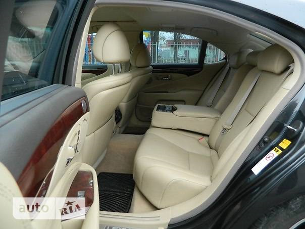 Чи можна впхнути в Camry 40 3.5 з спинками, що регулюються, задній диван від Lexus LS? 3
