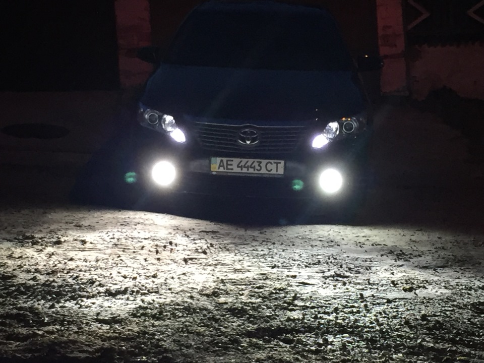 Ксенон у ПТФ Camry 50 1