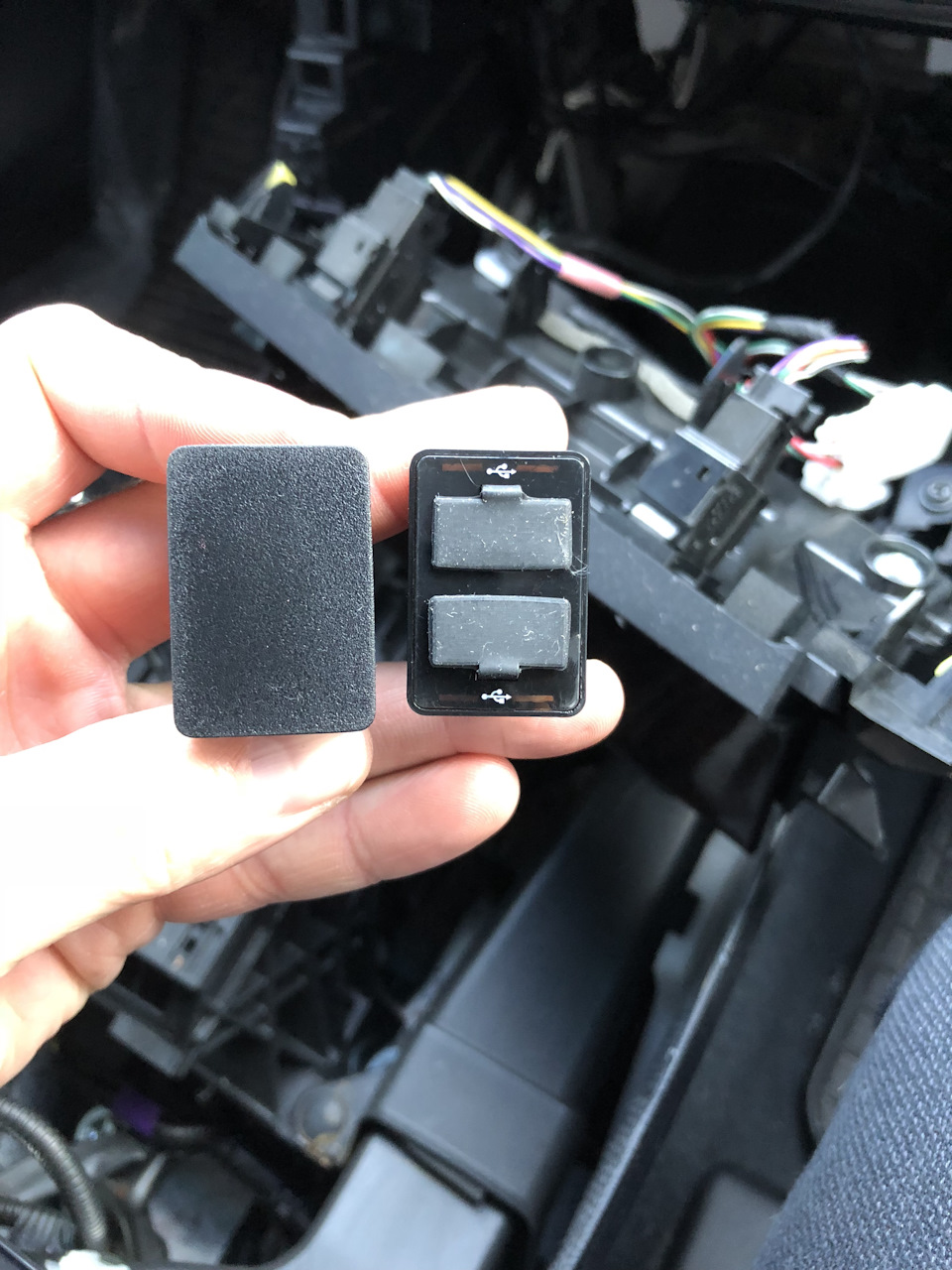 USB роз'єм у штатне місце 5