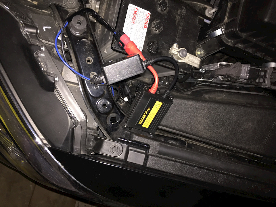 Xenon на Toyota Camry 55 у ближній та ПТФ. 2