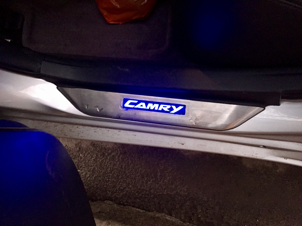 Пороги з підсвічуванням Camry 2