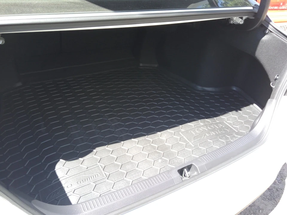 Килимок в багажник Camry V70