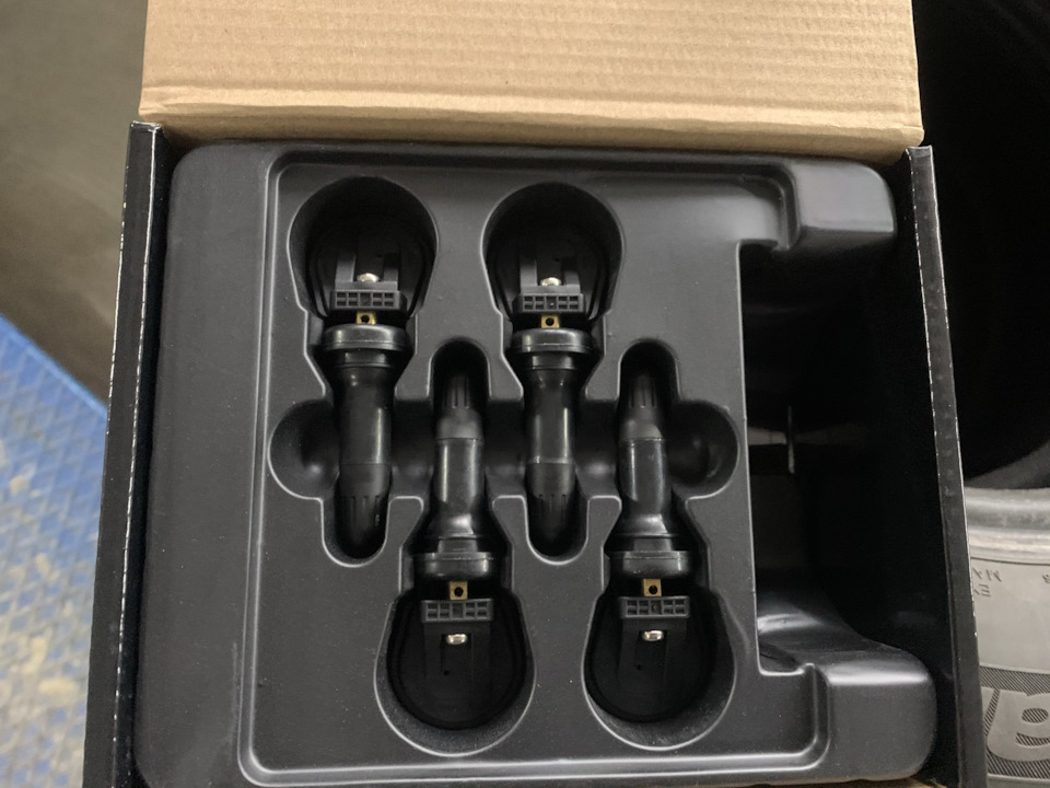 Перевзуття на зиму + встановлення датчиків TPMS у колеса 5