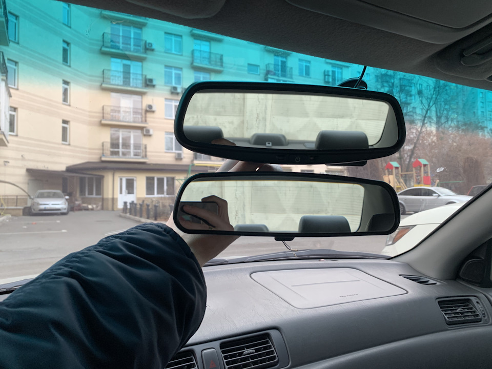 Дзеркало заднього виду з авто затемненням на Camry 20 4