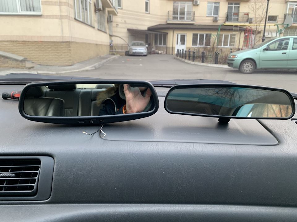 Дзеркало заднього виду з авто затемненням на Camry 20 2
