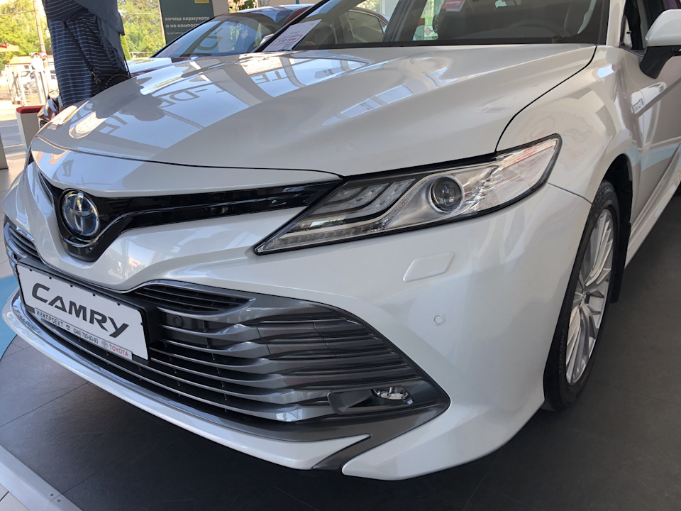 Toyota Camry XV70 Hybrid в Україні представлена ​​офіційно 5