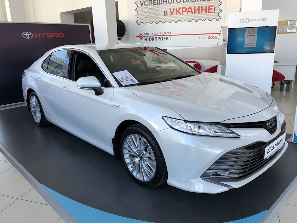 Toyota Camry XV70 Hybrid в Україні представлена ​​офіційно 1