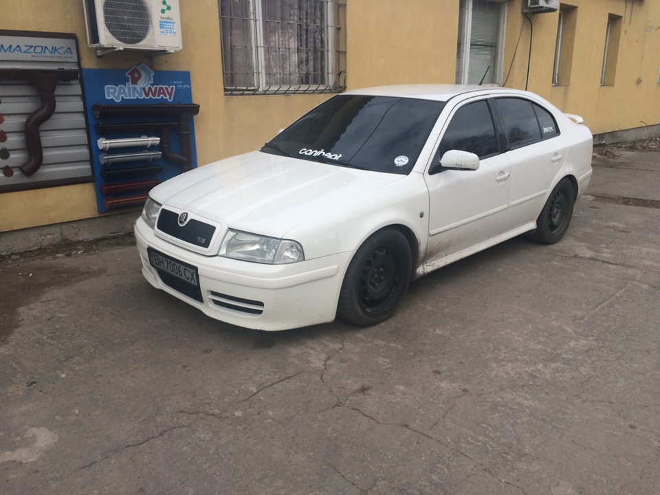 Новий білий кінь на прізвисько rs) 3