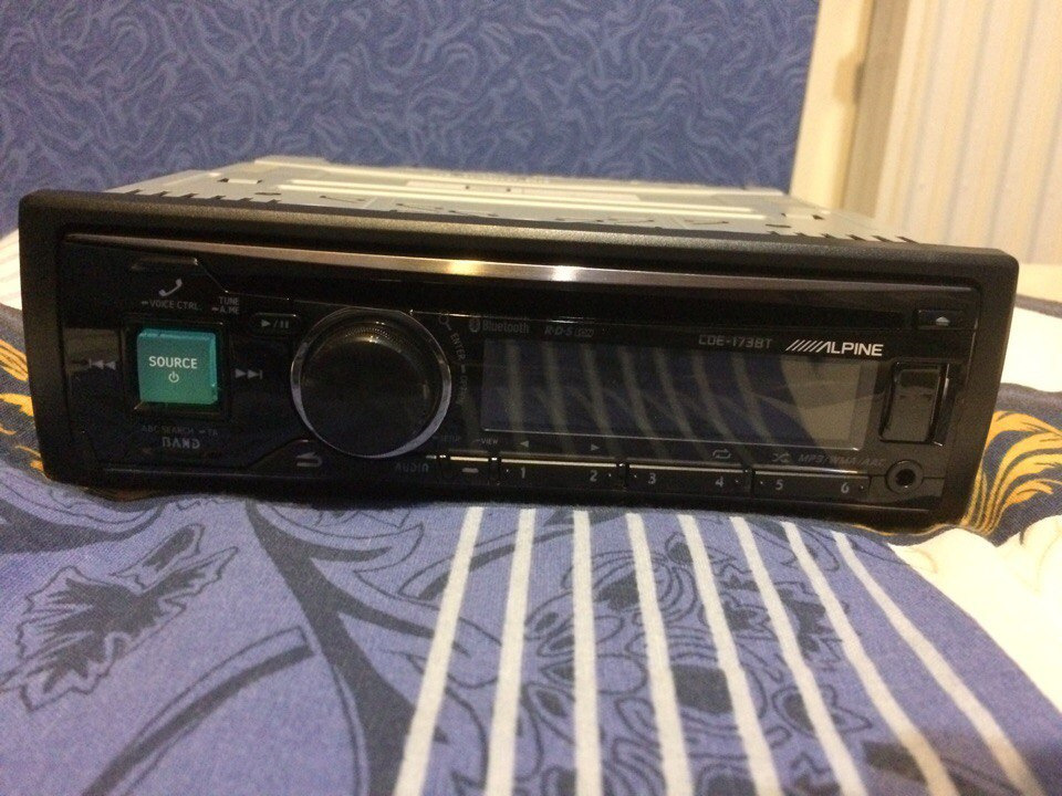 Alpine CDE-173BT 1