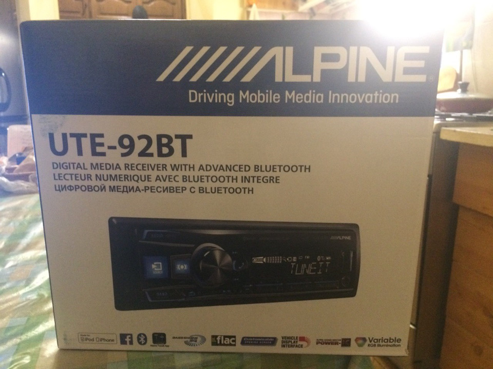 Alpine UTE-92BT 1